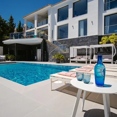 Luxury With Sauna And Heated Pool For 14pax!